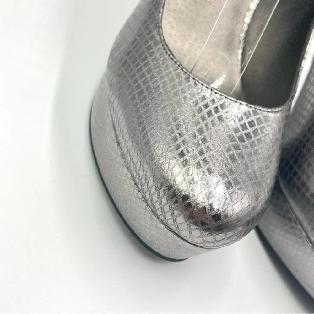 Guess Size 8.5 Silver Faux Vegan Leather‎ Snakeskin Print Platform Heels Pumps